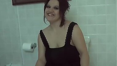 Old Pissing up Close on the Toilet - ALHANA WINTER - Amateur Vintage RS