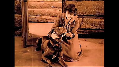 Dark Lantern Entertainment presents '_Vintage Nature Girls'_