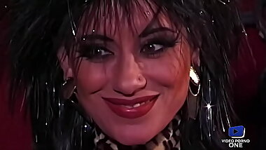 Elodie Cherie, bais&eacute_e avec une capote au temps des gaulois