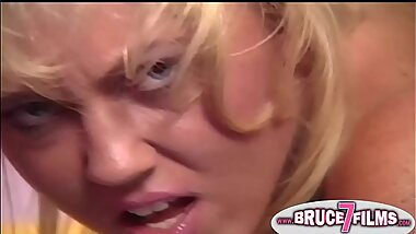 Lesbians in retro 3way